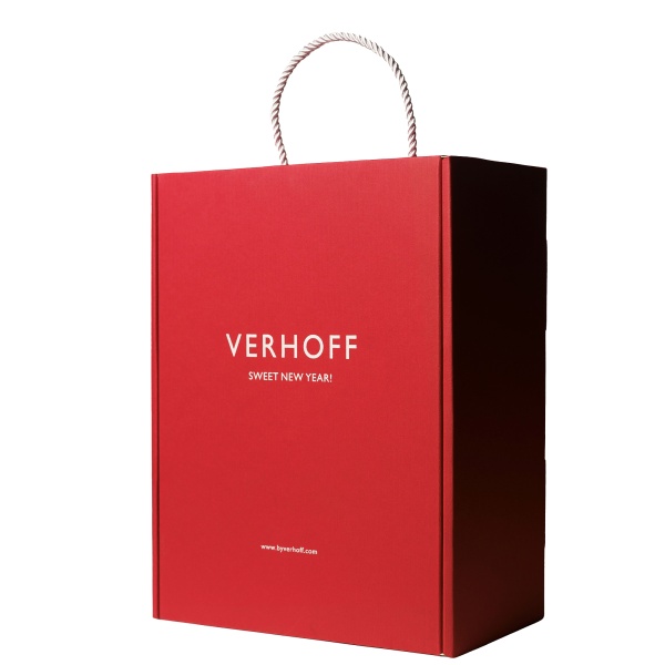 Подарочный бокс с шоколадом и конфетами ручной работы в качестве подарка на Новый год купить в интернет-магазине VERHOFF 