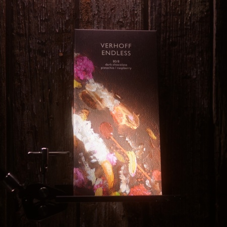 Темный шоколад «Бесконечный/Endless» с фисташковым пралине и малиной из какао-бобов Венесуэла купить в интернет-магазине VERHOFF 