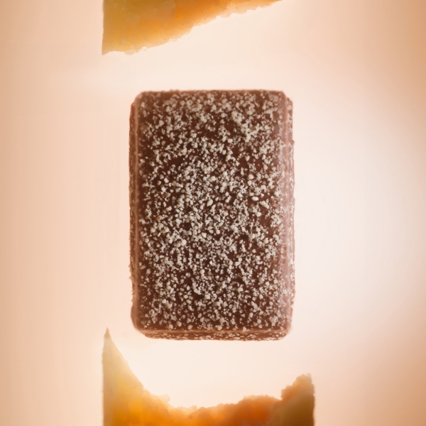 Шоколадные конфеты пралине миндаль с пармезаном в темном шоколаде купить в интернет-магазине VERHOFF