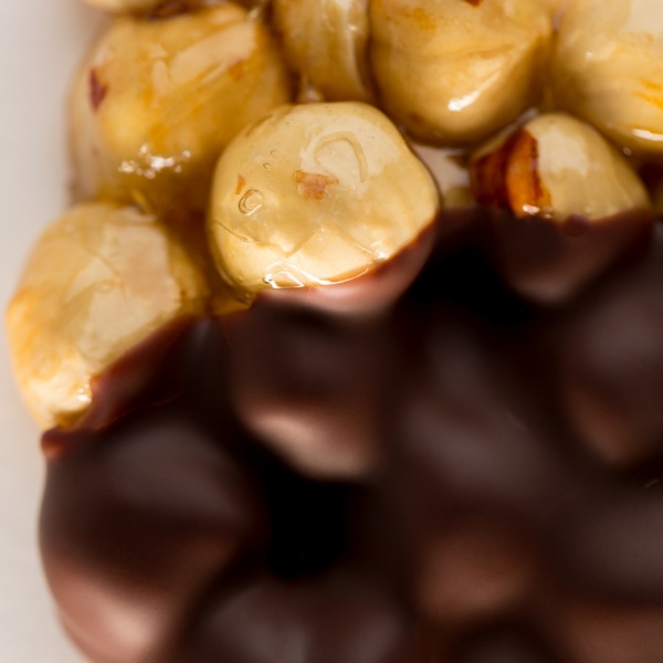 Материк фундук  в карамели и темном шоколаде купить в интернет-магазине VERHOFF