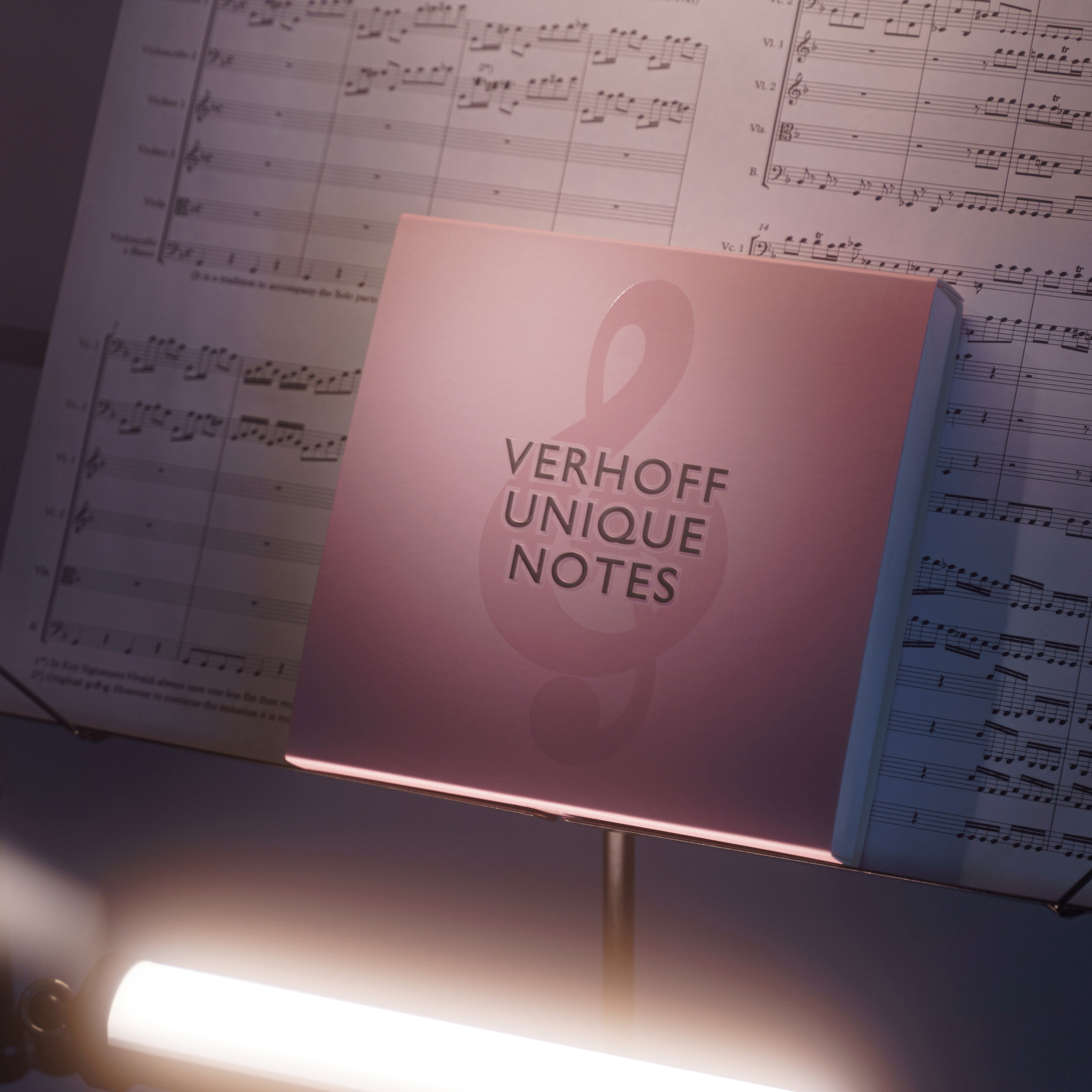 Подарочный набор шоколадных конфет «Уникальные ноты» ассорти купить в интернет-магазине VERHOFF