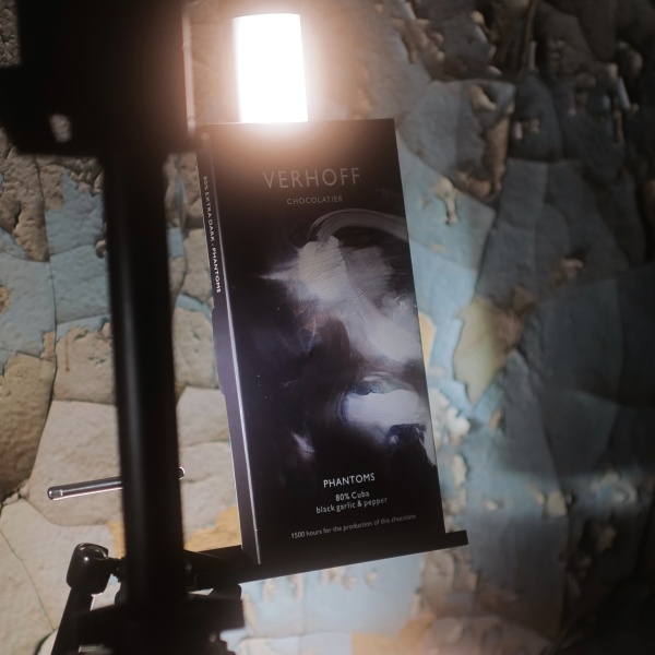 «Фантомы» лимитированный 80% тёмный шоколад с чернёным чесноком и перцем купить в интернет-магазине VERHOFF