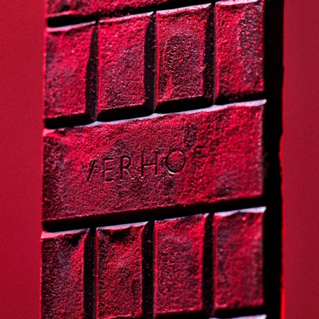 Темный шоколад «Обнаженное сердце/Naked heart» с вишней и бобами тонка из какао-бобов Венесуэла купить в интернет-магазине VERHOFF