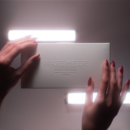 Темный лимитированный шоколад Разбуди меня из какао-бобов элитного сорта Criollo региона произрастания Венесуэла Чуао