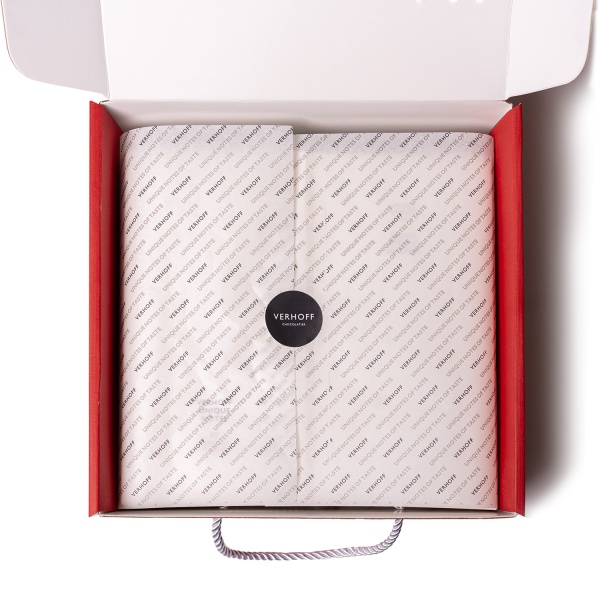 Подарочный мини-бокс с шоколадом и конфетами ручной работы в качестве подарка на Новый год купить в интернет-магазине VERHOFF 