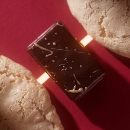 Конфеты пралине KIDS с миндалем в темном шоколаде купить в интернет-магазине VERHOFF