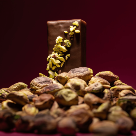 Конфеты пралине фисташка с малиной в темном шоколаде купить в интернет-магазине VERHOFF