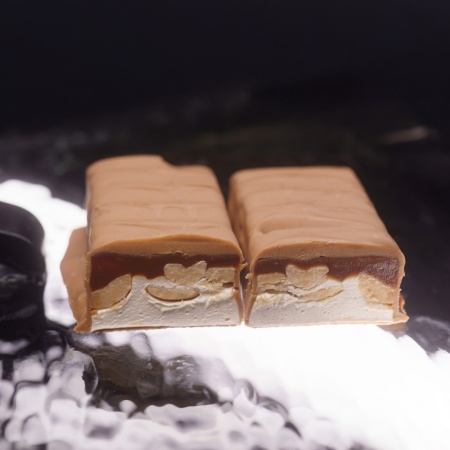 Арахисовый «UGLY» шоколадный батончик с нугой и карамелью 