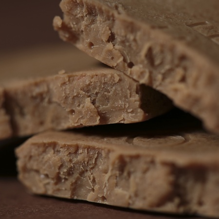 Детский миндальный шоколад 45% с печеньем и гречихой