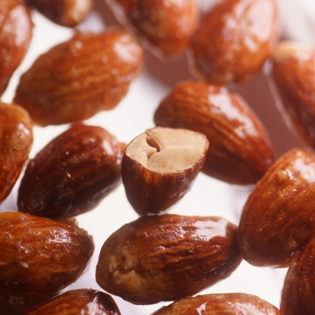 Цельный миндаль в карамели купить в интернет-магазине VERHOFF 