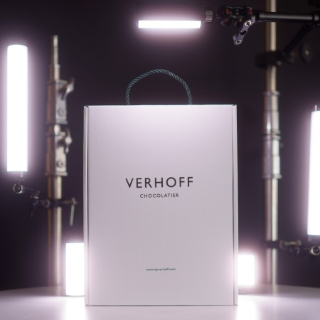 Подарочный бокс WHITE с шоколадом, ореховой пастой, конфетами и чаем купить в интернет-магазине VERHOFF