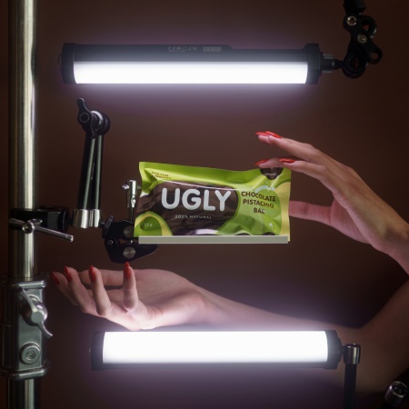 Фисташковый «UGLY» шоколадный батончик с нугой и карамелью